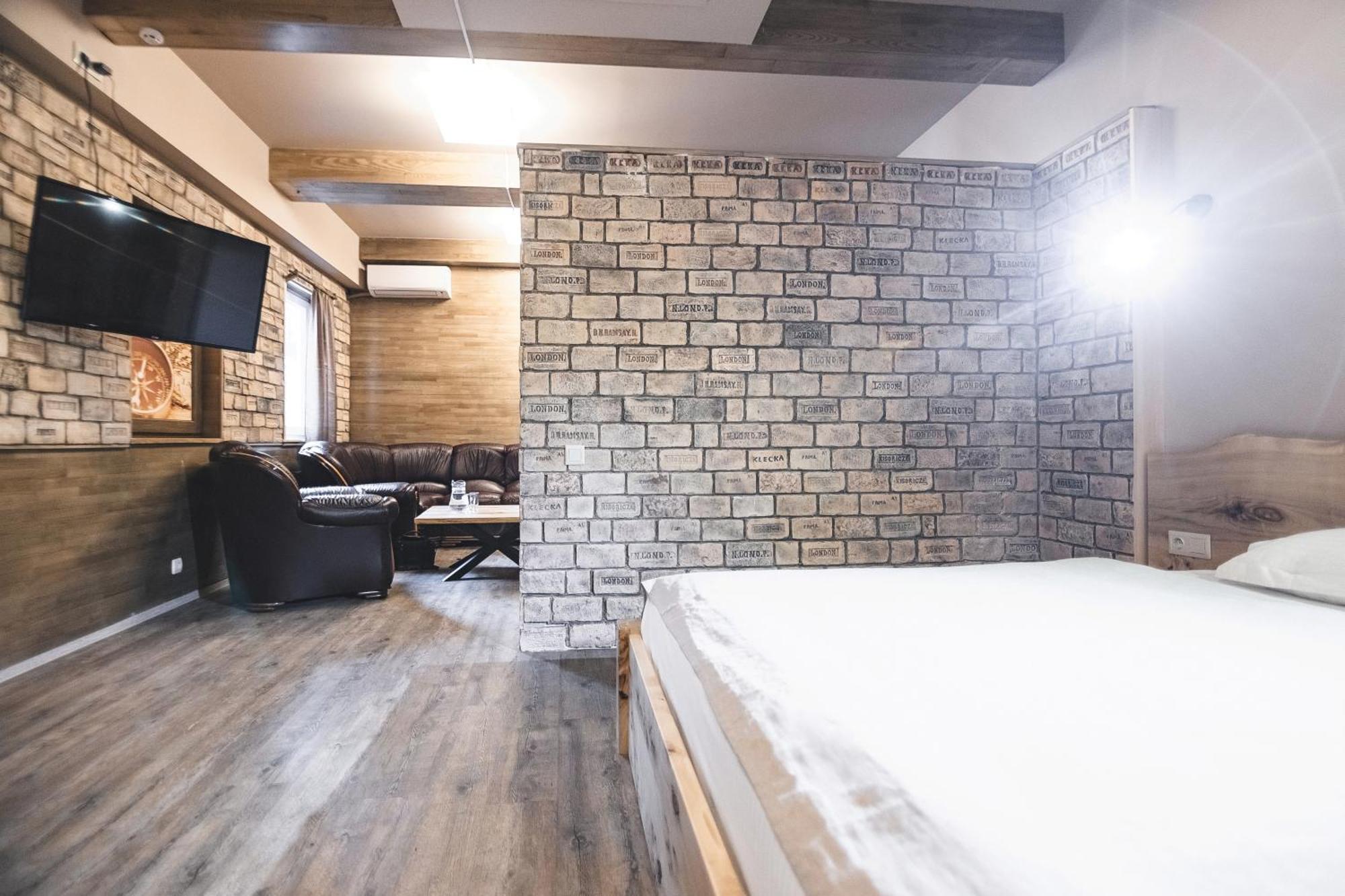 Pieno Piano Hotel Rivne Luaran gambar