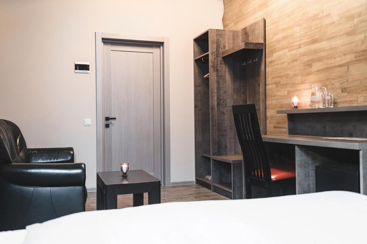 Pieno Piano Hotel Rivne Luaran gambar